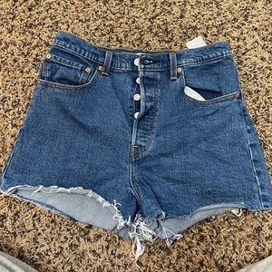 Size 30 Womens high rise Levi shorts